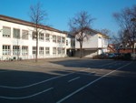 Traurige asphaltierte Fläche mit Straßenbelagsaufbau